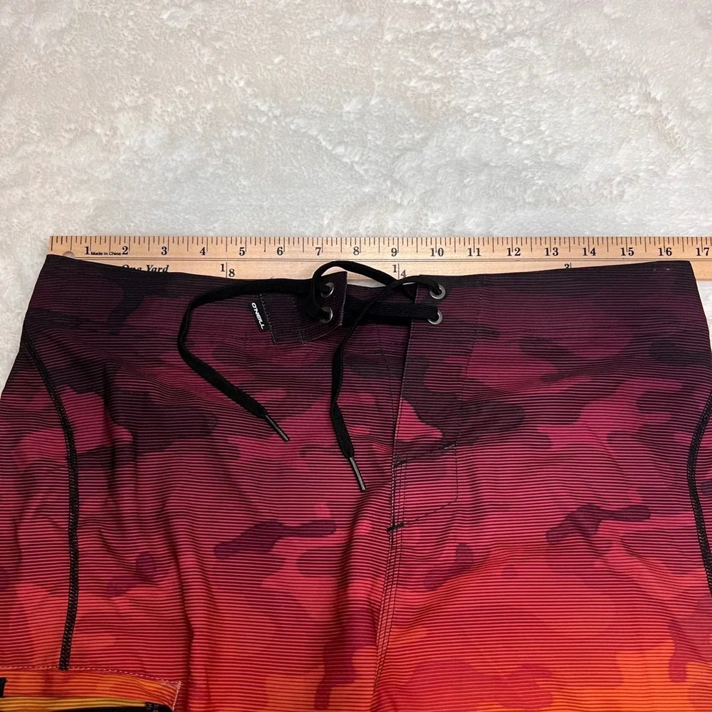 O'Neill Hyperfreak Camo Fade Boardshorts Men's Size 30‎ Sunset Orange Red NWOT